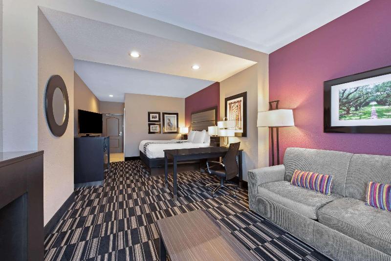 La Quinta Inn & Suites By Wyndham West Monroe image