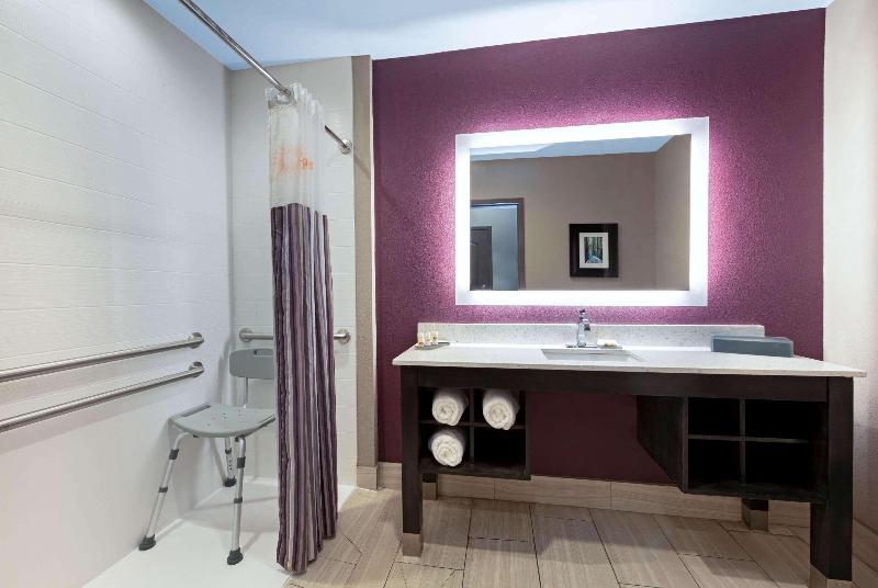 La Quinta Inn & Suites By Wyndham West Monroe image