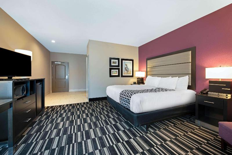 La Quinta Inn & Suites By Wyndham West Monroe image