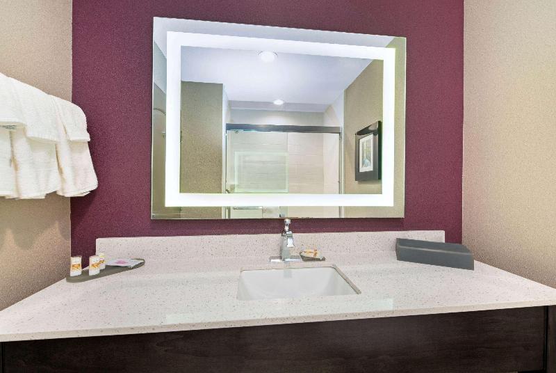 La Quinta Inn & Suites By Wyndham West Monroe image