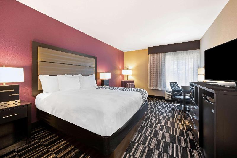 La Quinta Inn & Suites By Wyndham West Monroe image