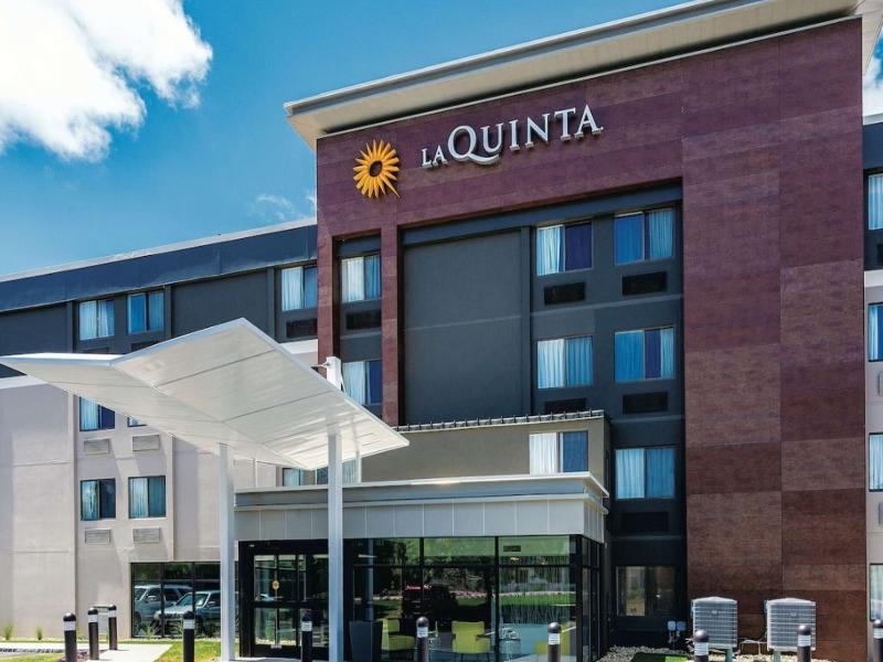 La Quinta Inn & Suites By Wyndham Salem Nh image
