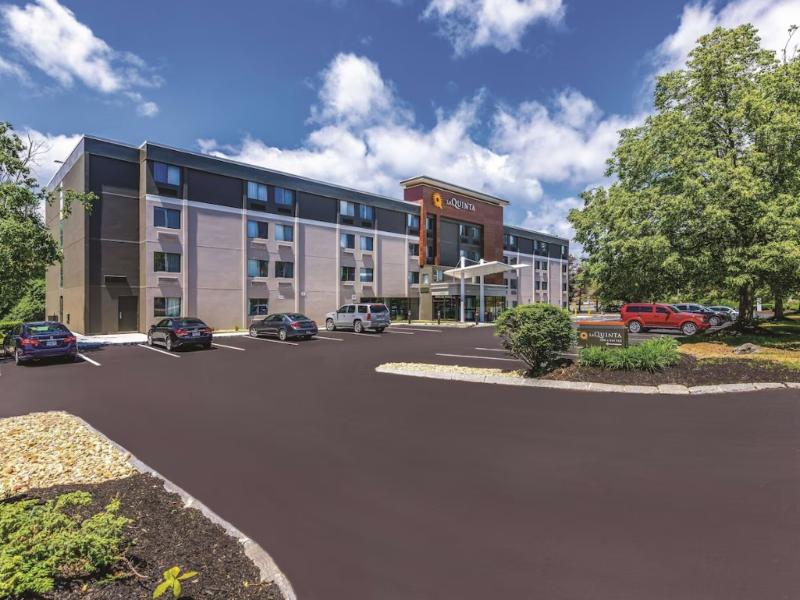 La Quinta Inn & Suites By Wyndham Salem Nh image