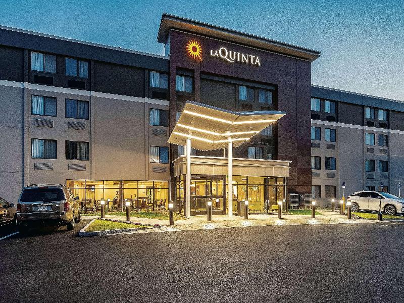 La Quinta Inn & Suites By Wyndham Salem Nh image