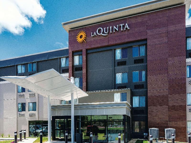La Quinta Inn & Suites By Wyndham Salem Nh image