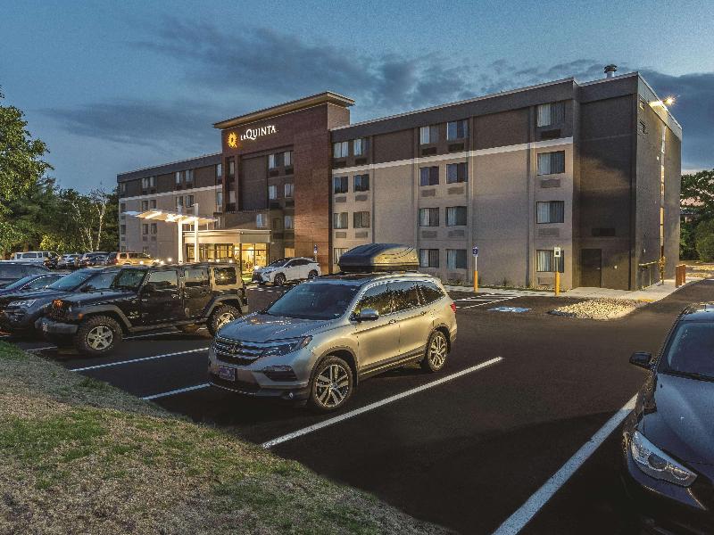 La Quinta Inn & Suites By Wyndham Salem Nh image