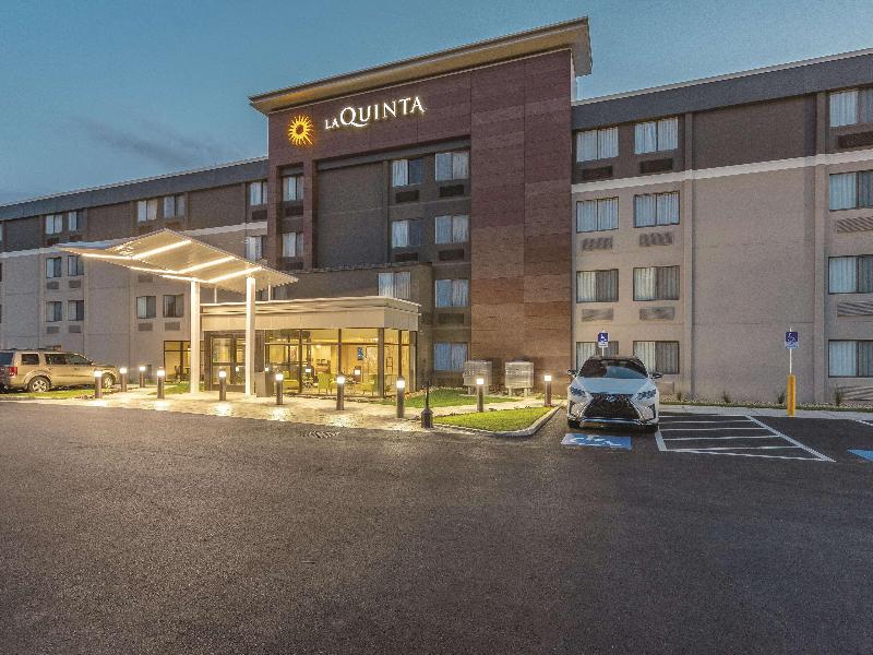 La Quinta Inn & Suites By Wyndham Salem Nh image