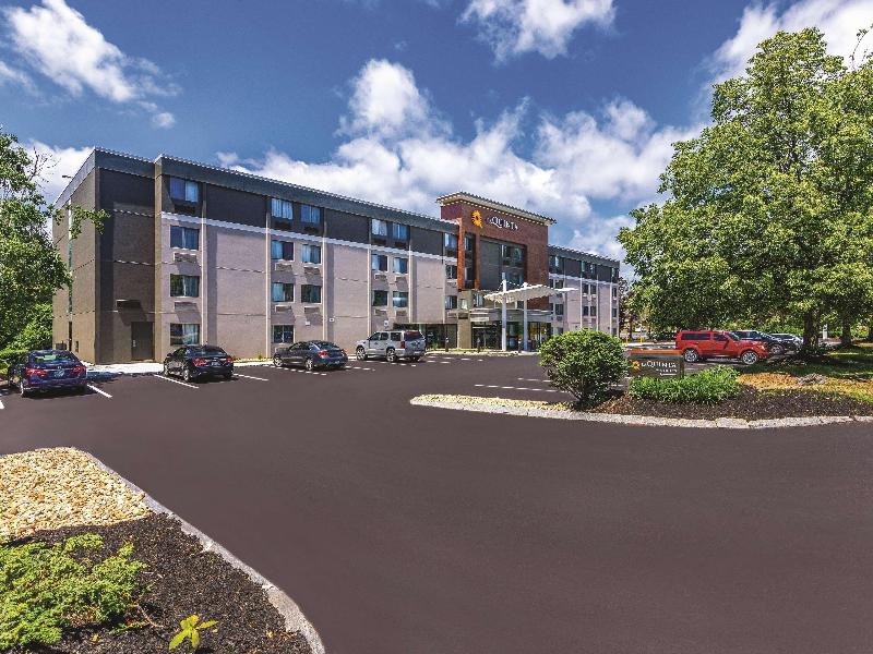La Quinta Inn & Suites By Wyndham Salem Nh image