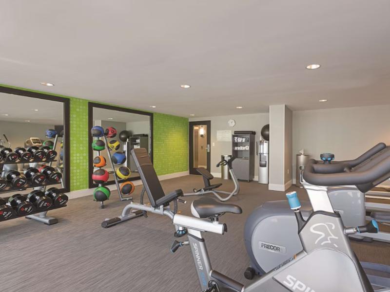 La Quinta Inn & Suites By Wyndham Salem Nh image