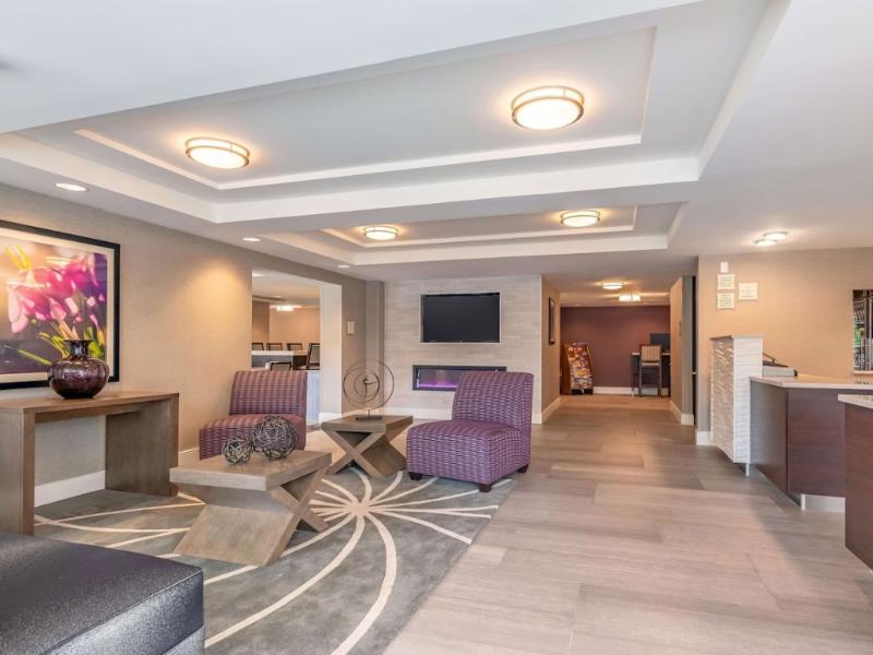 La Quinta Inn & Suites By Wyndham Salem Nh image