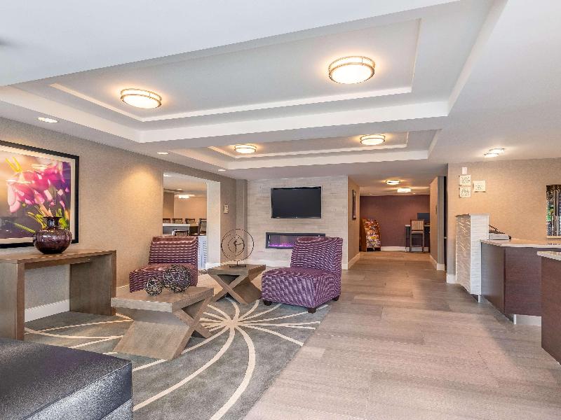 La Quinta Inn & Suites By Wyndham Salem Nh image