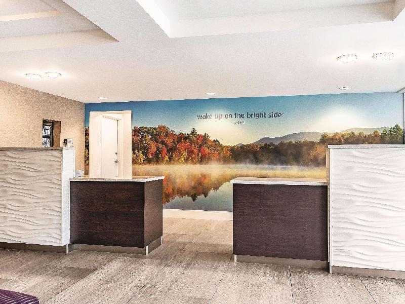 La Quinta Inn & Suites By Wyndham Salem Nh image