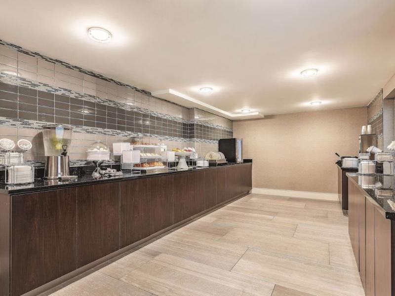 La Quinta Inn & Suites By Wyndham Salem Nh image