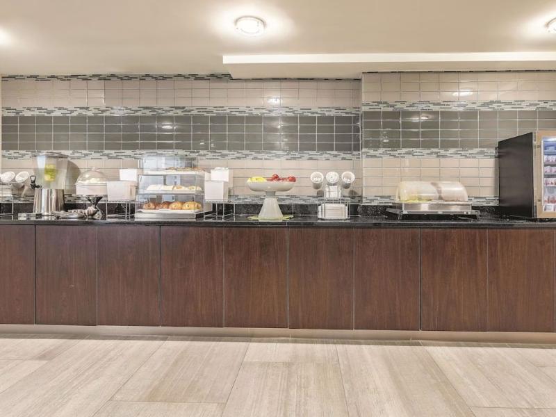 La Quinta Inn & Suites By Wyndham Salem Nh image