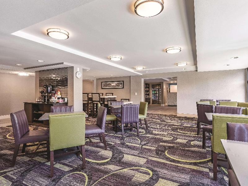 La Quinta Inn & Suites By Wyndham Salem Nh image