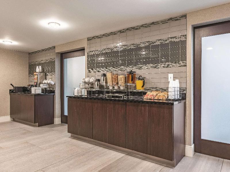 La Quinta Inn & Suites By Wyndham Salem Nh image