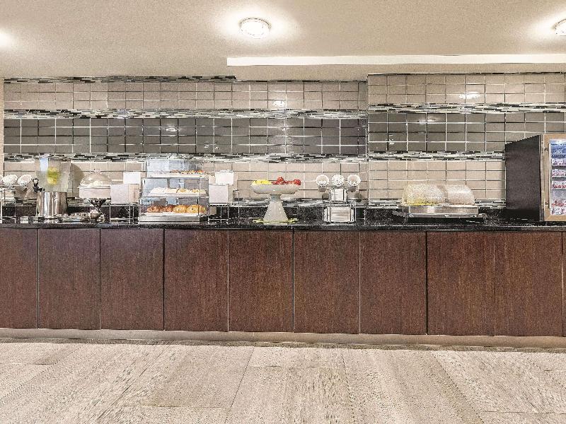 La Quinta Inn & Suites By Wyndham Salem Nh image