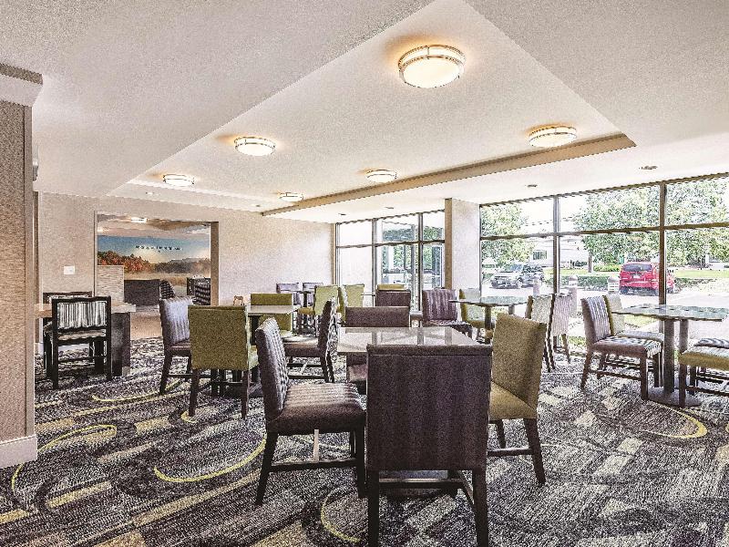La Quinta Inn & Suites By Wyndham Salem Nh image