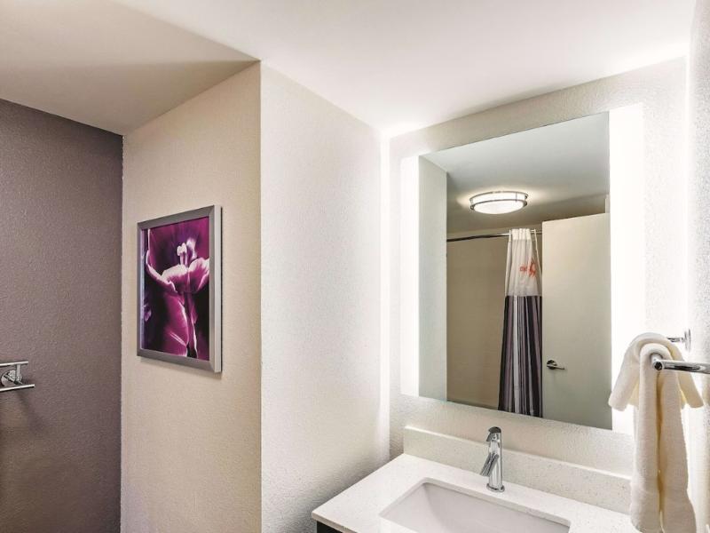 La Quinta Inn & Suites By Wyndham Salem Nh image