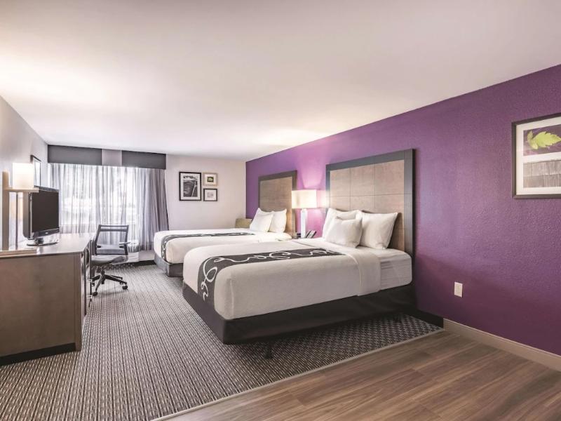 La Quinta Inn & Suites By Wyndham Salem Nh image