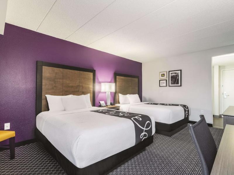 La Quinta Inn & Suites By Wyndham Salem Nh image
