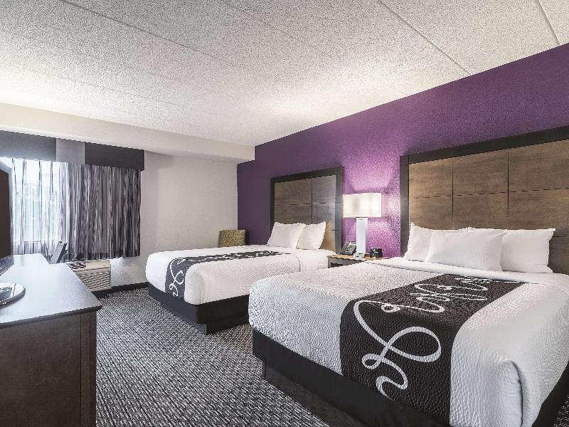 La Quinta Inn & Suites By Wyndham Salem Nh image