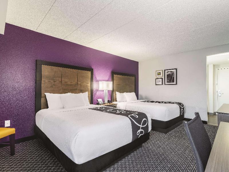 La Quinta Inn & Suites By Wyndham Salem Nh image