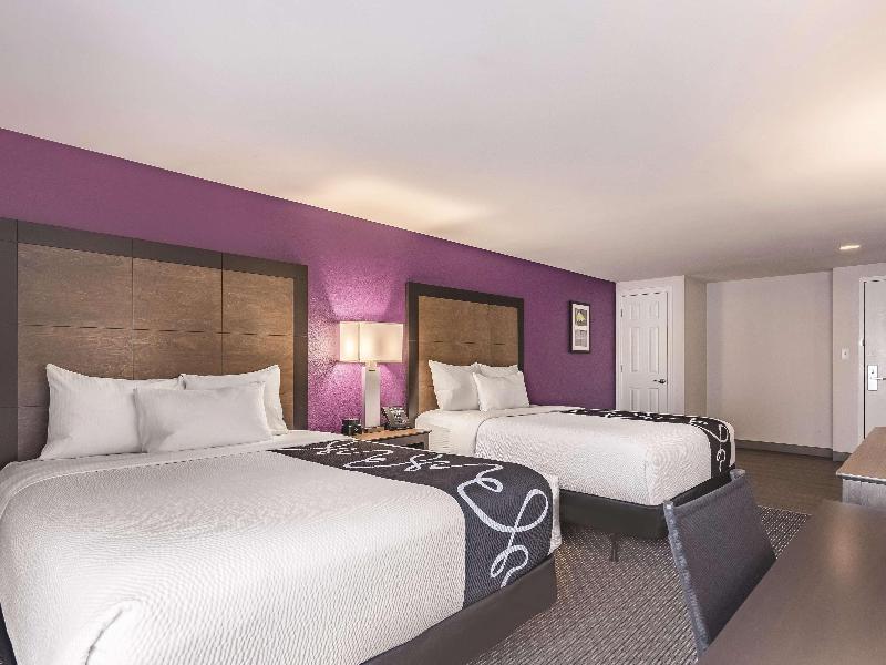 La Quinta Inn & Suites By Wyndham Salem Nh image