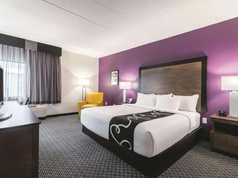 La Quinta Inn & Suites By Wyndham Salem Nh image