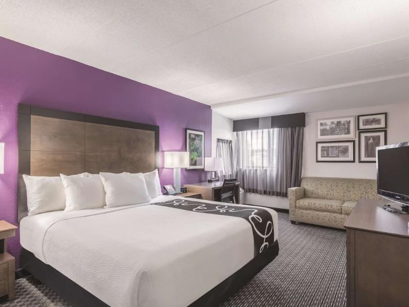 La Quinta Inn & Suites By Wyndham Salem Nh image