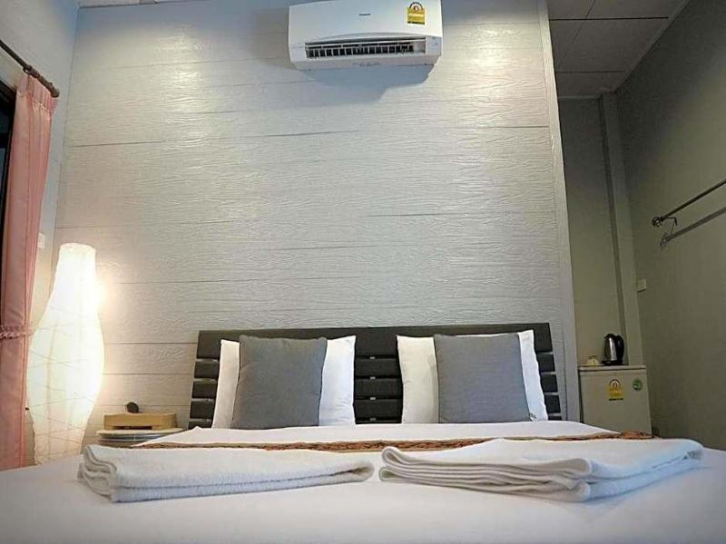 Marina Hut Guest House image