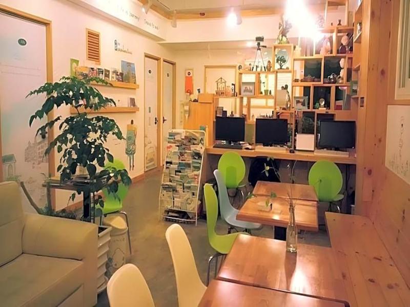 Blue Backpackers Hostel image