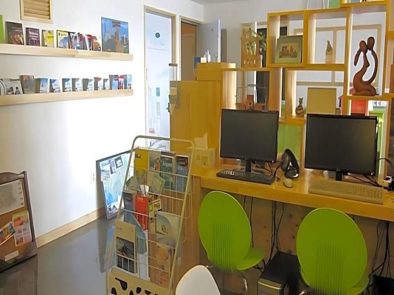 Blue Backpackers Hostel image