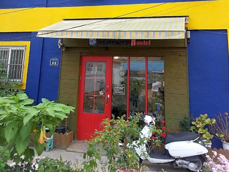 Blue Backpackers Hostel image