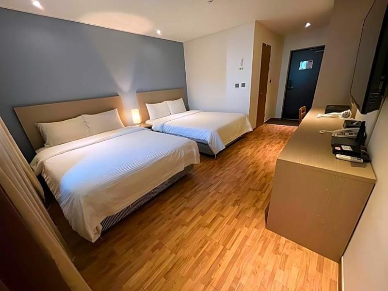 Sea & Moon Tourist Hotel image