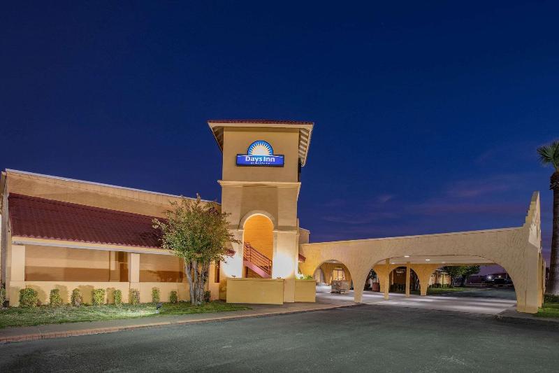 Days Inn by Wyndham Del Rio image
