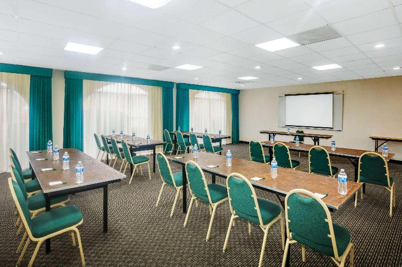 Days Inn by Wyndham Del Rio image