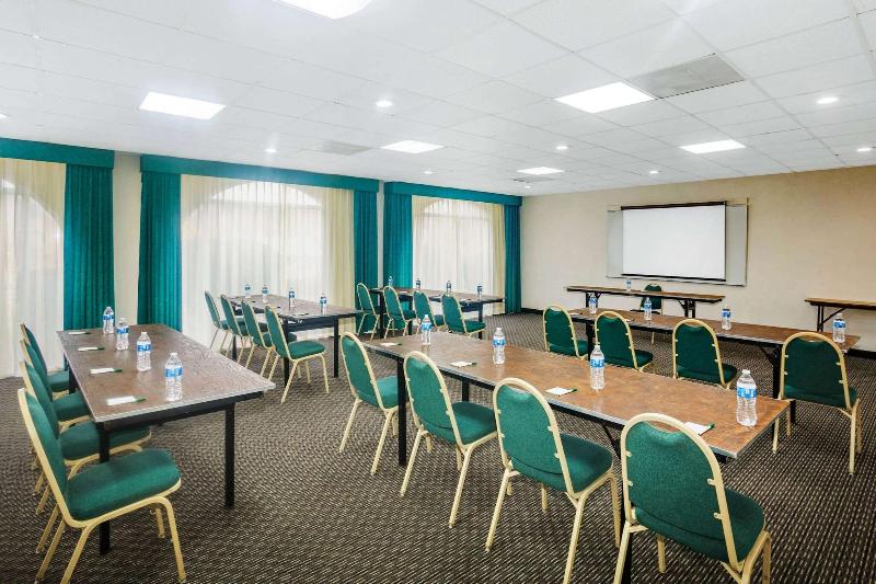 Days Inn by Wyndham Del Rio image