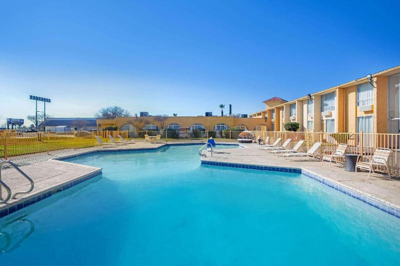 Days Inn by Wyndham Del Rio image