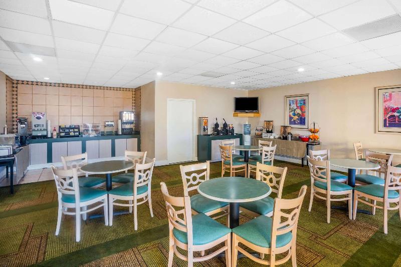 Days Inn by Wyndham Del Rio image