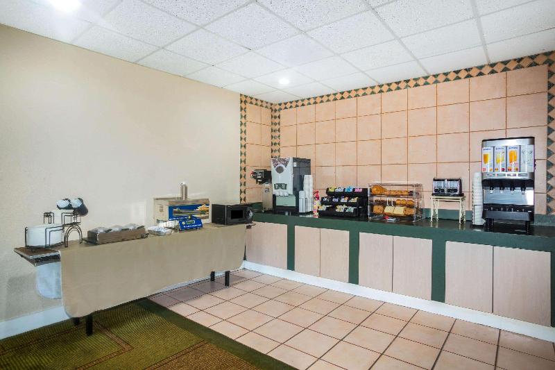 Days Inn by Wyndham Del Rio image