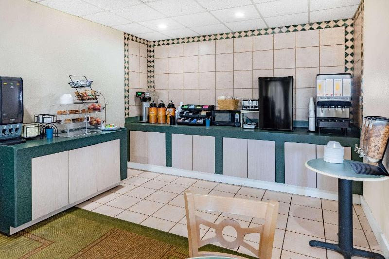 Days Inn by Wyndham Del Rio image