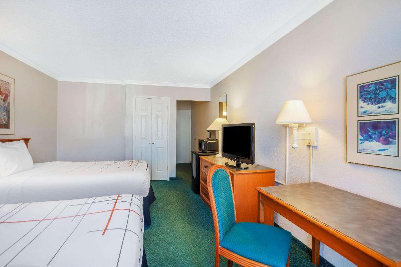 Days Inn by Wyndham Del Rio image