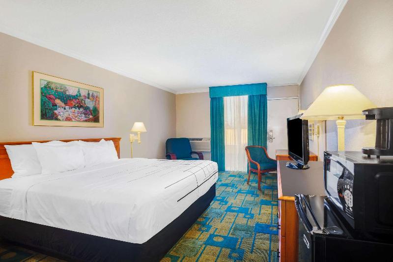 Days Inn by Wyndham Del Rio image