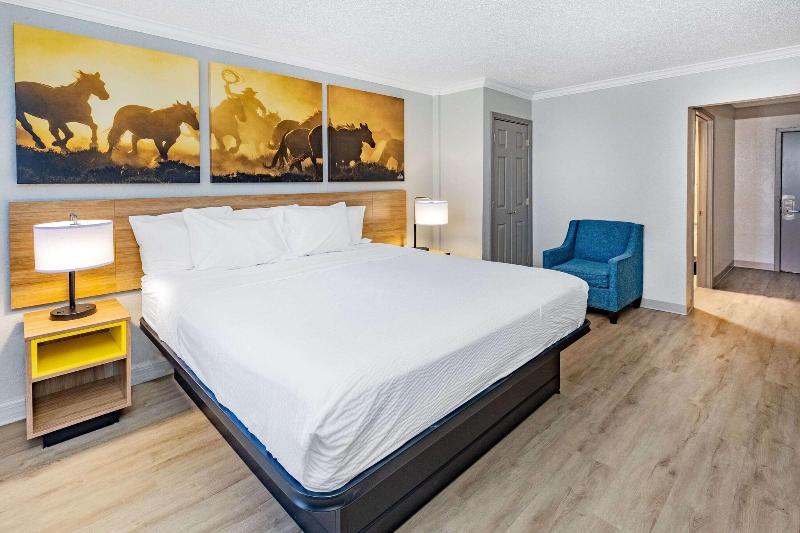 Days Inn by Wyndham Del Rio image