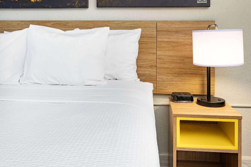 Days Inn by Wyndham Del Rio image