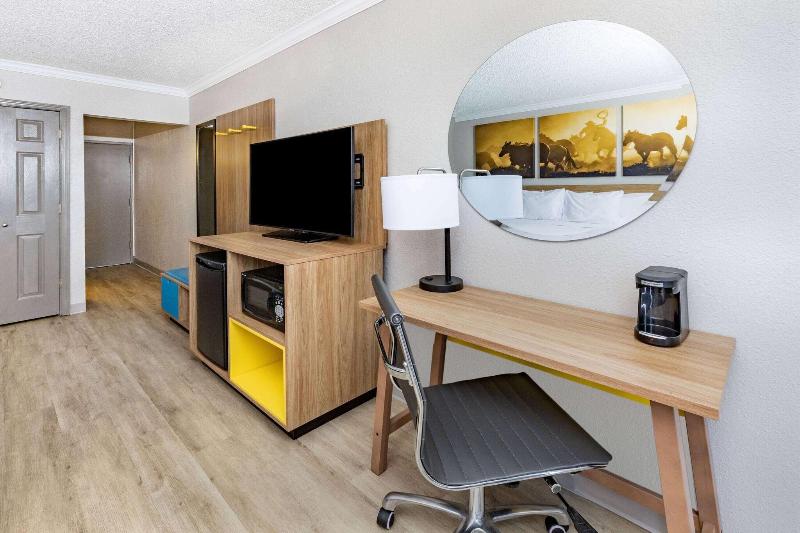 Days Inn by Wyndham Del Rio image