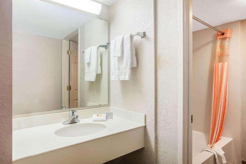Days Inn by Wyndham Del Rio image