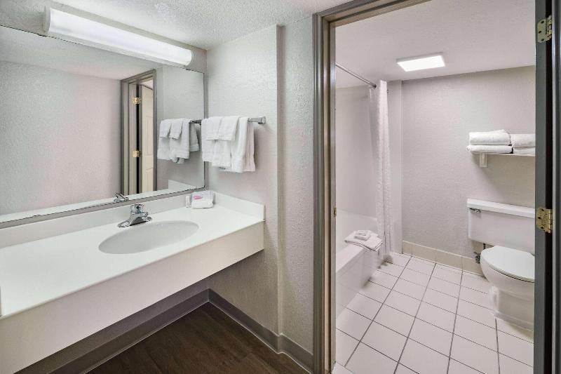Days Inn by Wyndham Del Rio image