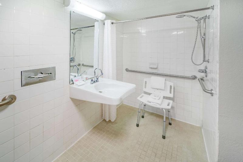 Days Inn by Wyndham Del Rio image